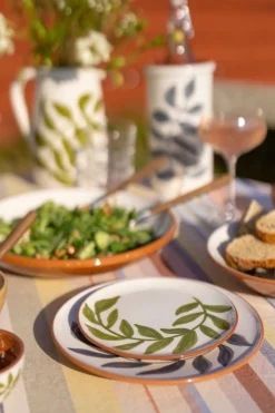 Borden|Serviessets*DILLE & KAMILLE Bord, terracotta, groen blad, 17 cm