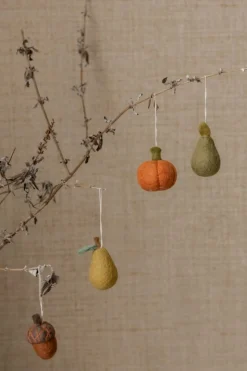 Warm Wonen|Herfst Decoratie*DILLE & KAMILLE Hanger peer, vilt, groen