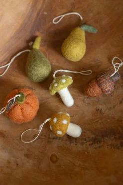 Warm Wonen|Herfst Decoratie*DILLE & KAMILLE Hanger peer, vilt, groen