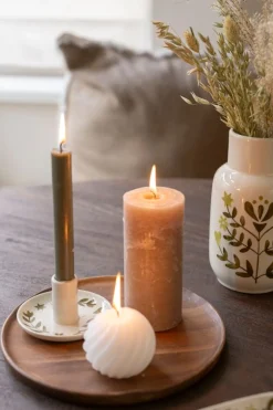 Tinten En Texturen|Herfst Decoratie*DILLE & KAMILLE Kaars gedraaide bol, rustiek wit, Ø8 cm