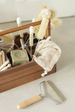 Borstels*DILLE & KAMILLE Kledingontpiller met houten handvat