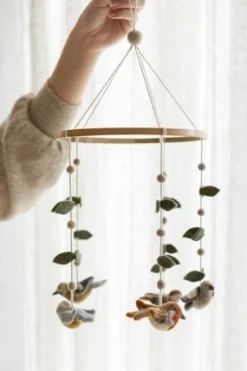 Kinderkamer|Babyspeelgoed*DILLE & KAMILLE Mobiel vogels, vilt
