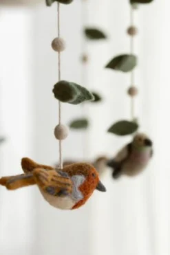 Kinderkamer|Babyspeelgoed*DILLE & KAMILLE Mobiel vogels, vilt