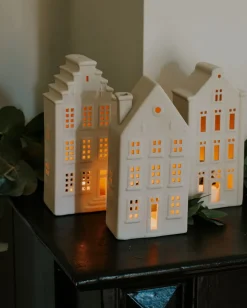 Porseleinen Huisjes|Theelichthouders*DILLE & KAMILLE Theelichthouder, porselein, huisje met strakke gevel, 18,5 cm