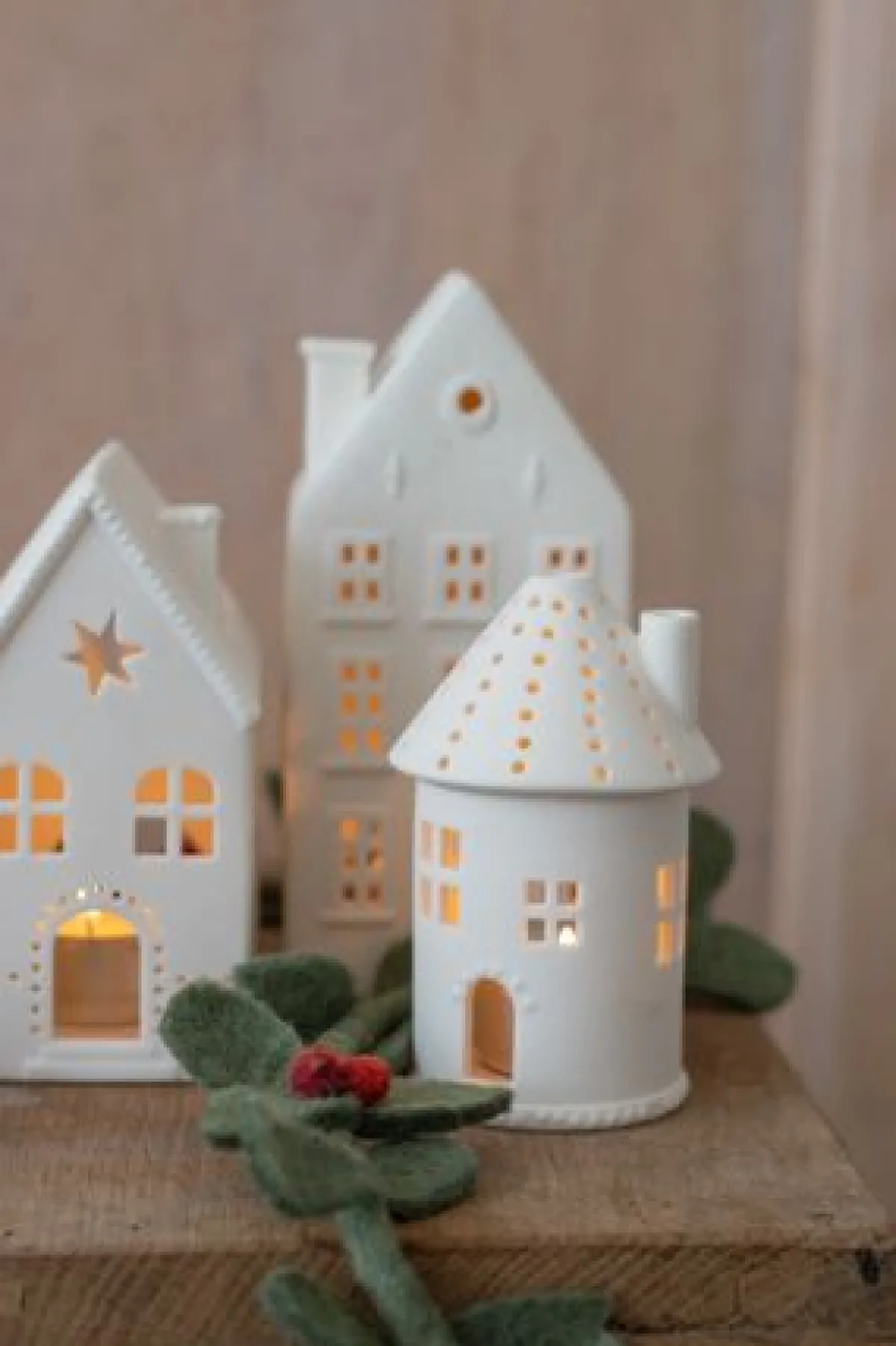 Porseleinen Huisjes|Theelichthouders*DILLE & KAMILLE Waxinelichthouder, porselein, huisje rond, 12 cm