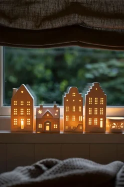 Porseleinen Huisjes|Theelichthouders*DILLE & KAMILLE Waxinelichthouder, porselein, gevelhuisje